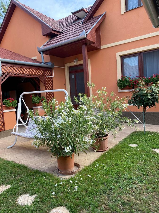 Apartman Dora Hajdúszoboszló Екстериор снимка